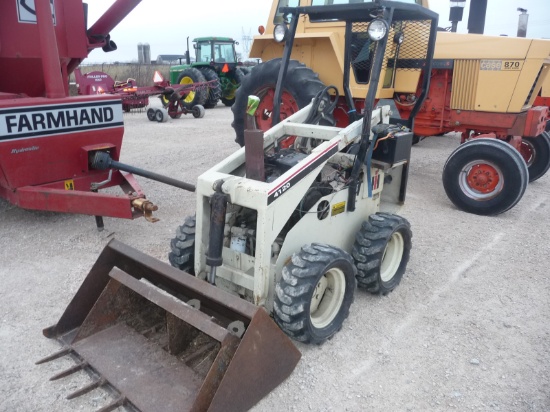 IH 4120 Hustler skid steer