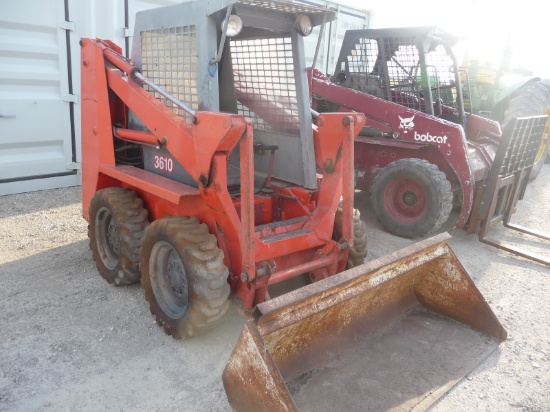 Gehl 3610 skid steer
