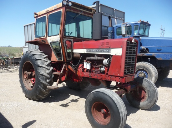 IH/Farmall 856