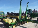 JD 7200 12RN corn planter