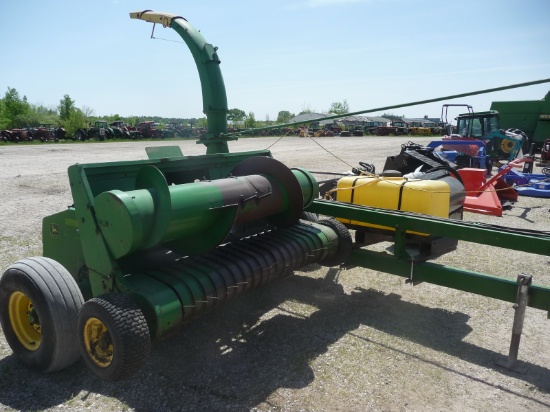 JD 3950 forage chopper