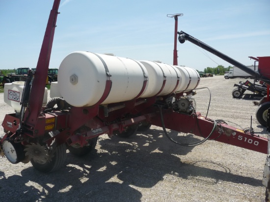 White 5100 6RN planter