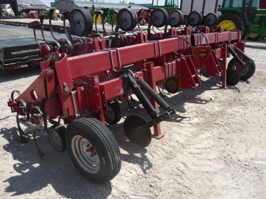 CIH 183 12RN corn cultivator