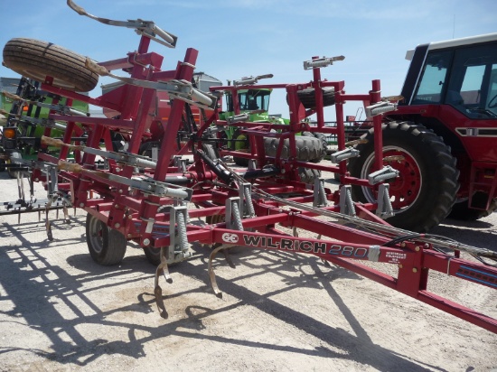 Wil-Rich 2800 field cultivator