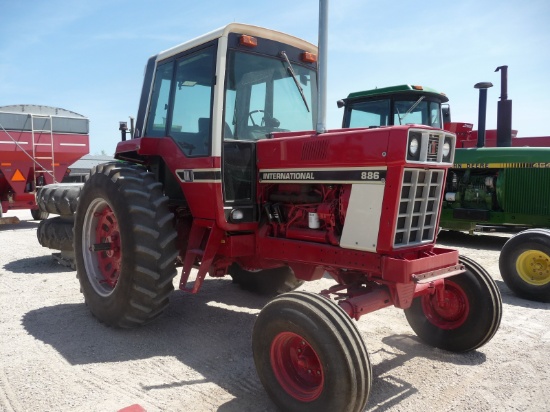 IH 886