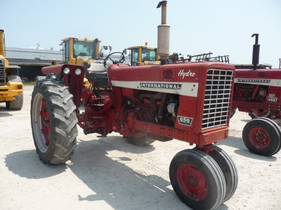 IH Farmall 656