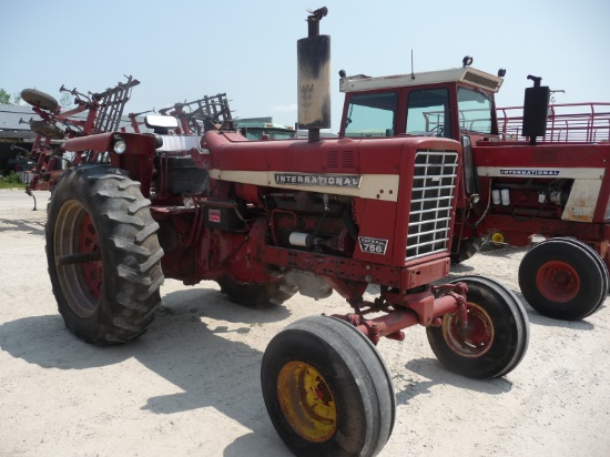 IH Farmall 756