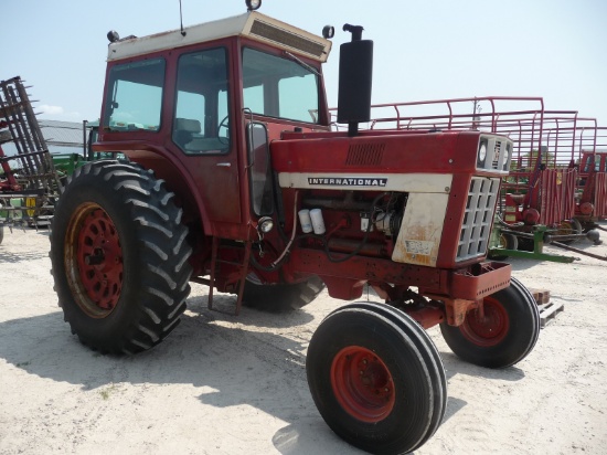 IH Farmall 966