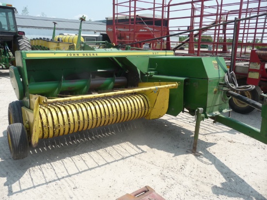 JD 337 baler