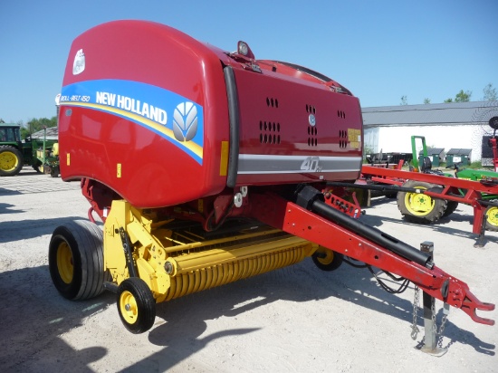 CNH RollBelt 450 round baler