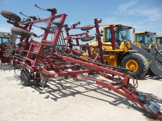 CIH 4300 field cultivator