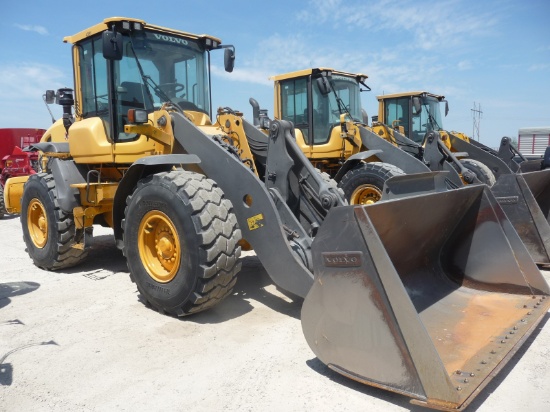 Volvo L706 end loader