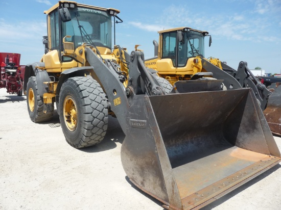 Volvo L706 end loader