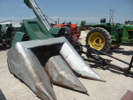 NI 325 2RN corn picker