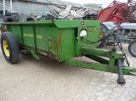 JD 350 manure spreader