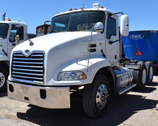 2005 Mack 613 Vision Semi Tractor