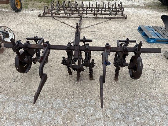 McCormick Fast Hitch Cultivator