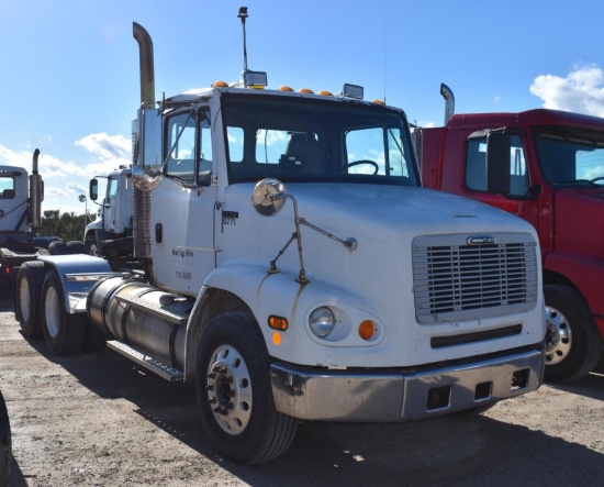 2000 Freightliner FL112 Semi Tractor