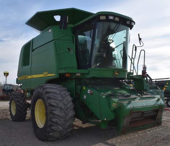 John Deere 9560 Combine