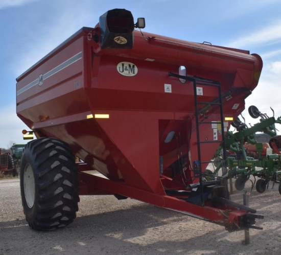 J &amp; M 750 Grain Cart