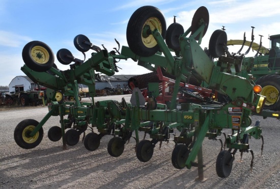 John Deere 856 Cultivator