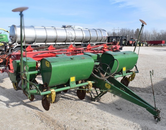 John Deere 1240 Planter