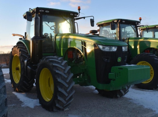 John Deere 8235R