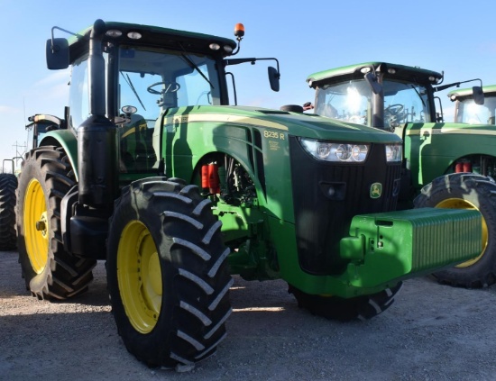 John Deere 8235R
