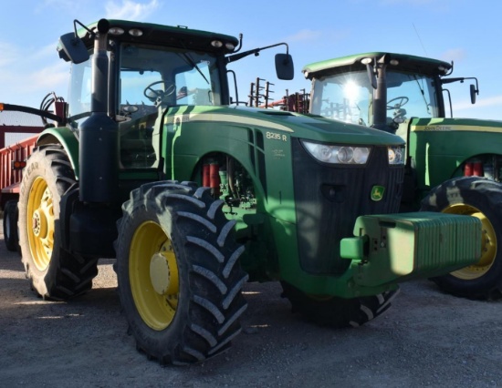 John Deere 8235R