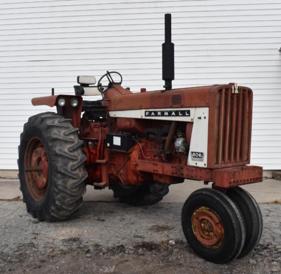 1965 IH Farmall 806