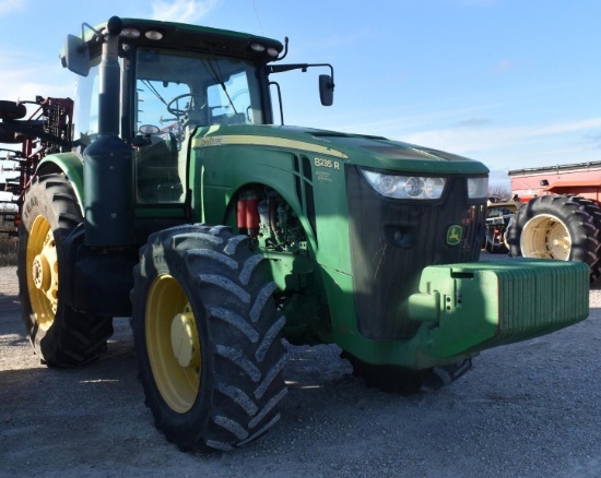 John Deere 8235R
