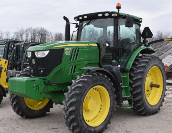 2022 John Deere 6215R