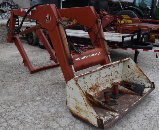 International 2350 Loader