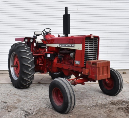 1968 IH Farmall 856