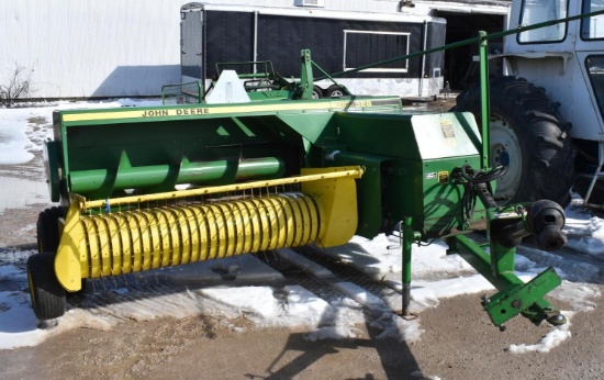 John Deere 328 Baler