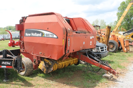 NH BR 770 Round Baler