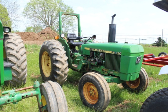 John Deere  2240