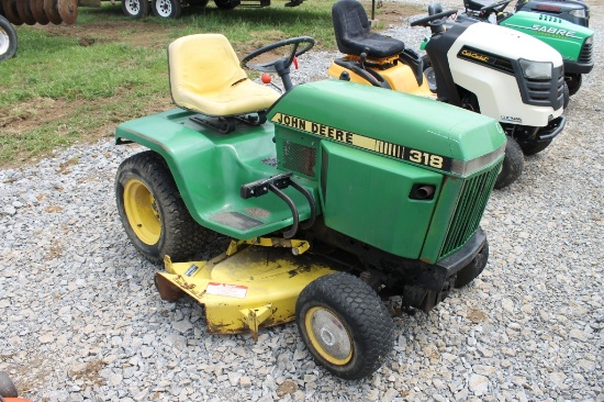 John Deere 318 Riding Mower