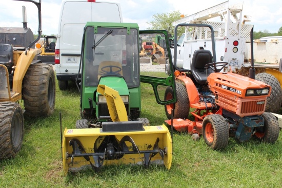 JD 425 w/ Cab and tiller