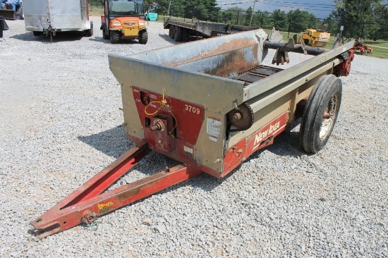 New Idea 3709 Manure Spreader