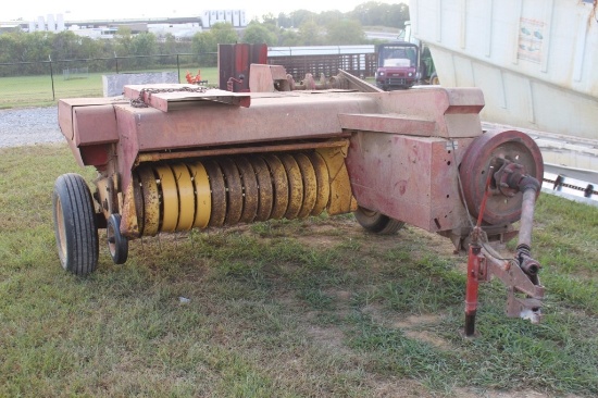 New Holland 273 Square Baler