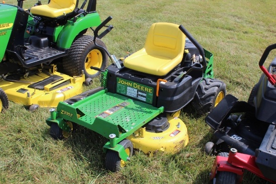 John Deere Z335E Mower