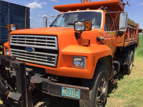 Ford 800 diesel, dump truck