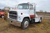 1983 FORD 700 TRUCK W/ G/N HITCH