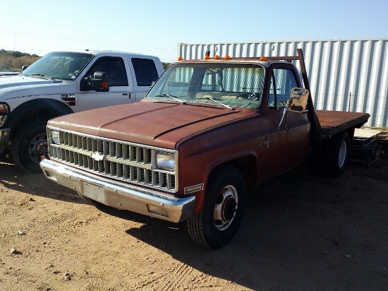 1982 CHEV 1T DUALLY FLATBED S.CAB PU