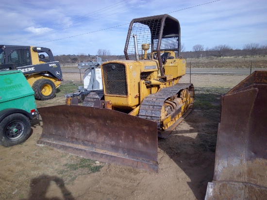 JD 450 DOZER