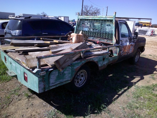 1976 GMC 1/2T FLATBED TRLR- NOT RUNNING