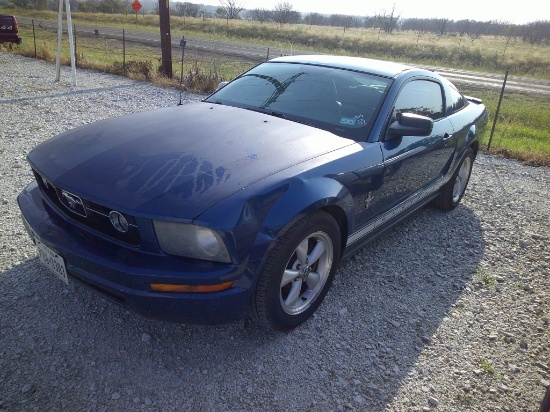 2007 FORD MUSTANG- DAMAGE TO FRONT- SEE PICS