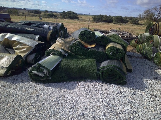 (1) PC OF APPROX 7FTx18FT TURF