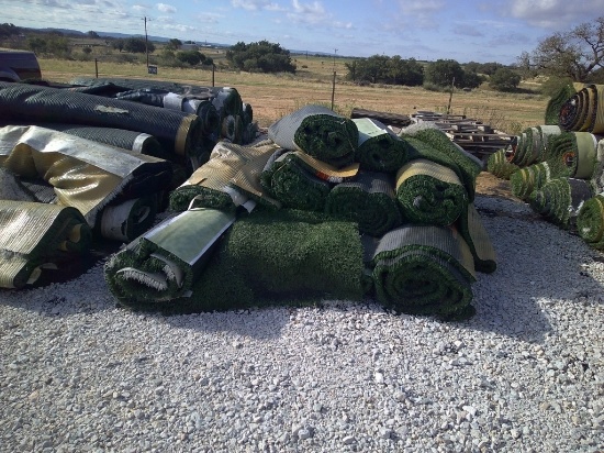 (1) PC OF APPROX 7FTx18FT TURF